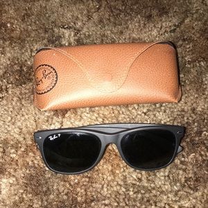 Matte black polarized ray-bans